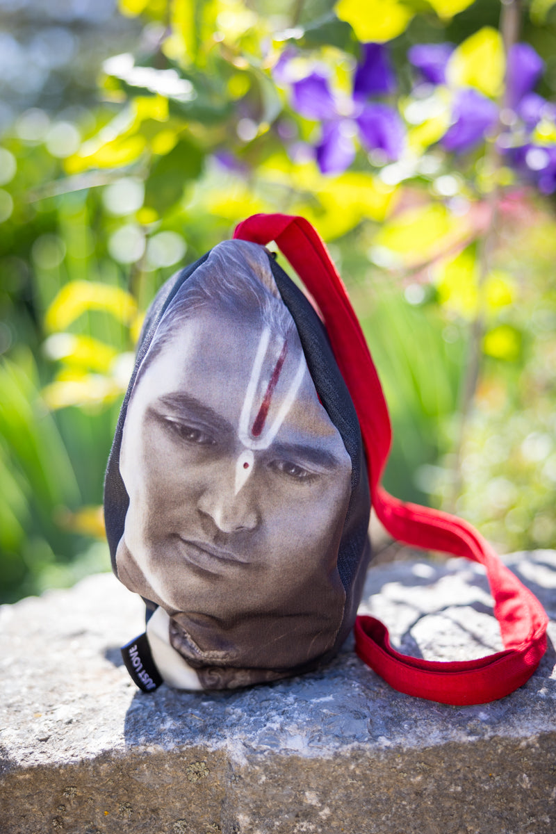 Paramahamsa Vishwananda Mala Bag | Portrait 3